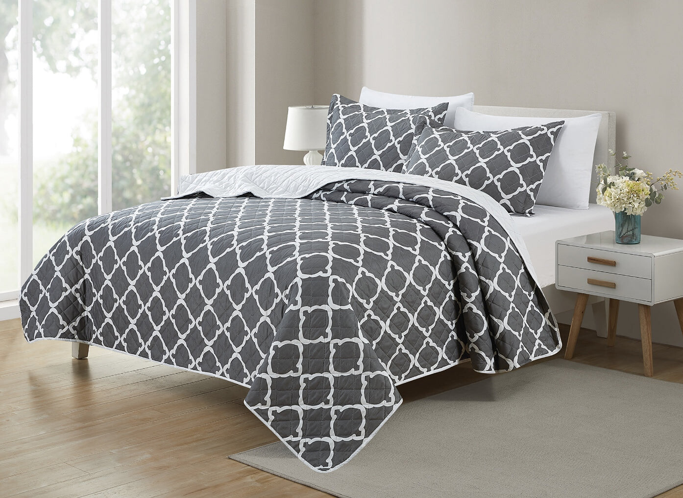 Комплект двусторонних одеял Bibb Home из 3 предметов с принтом, цвет White Trellis
Комплект двусторонних одеял Bibb Home из 3 предметов с принтом, цвет White Trellis