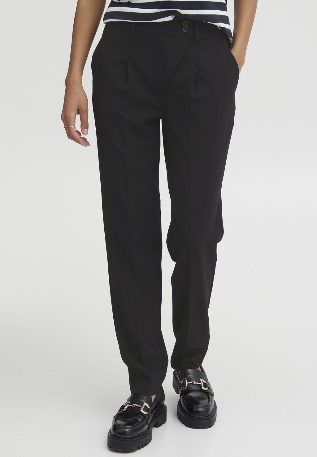 Чиносы BYDANTA CROSS b.young, цвет black
Чиносы BYDANTA CROSS b.young, цвет black