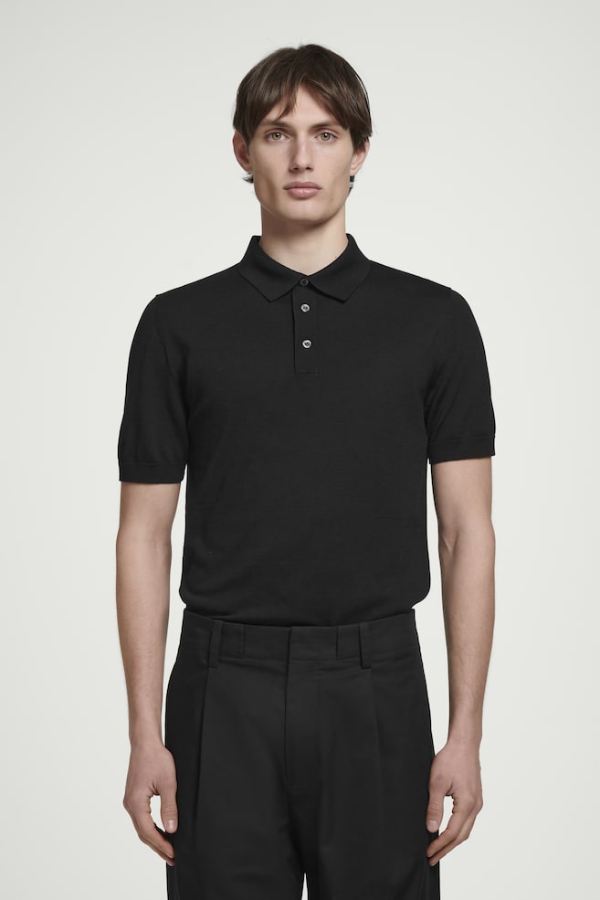 Рубашка-Поло из шелкового трикотажа облегающего кроя Cos, черный
Рубашка-Поло из шелкового трикотажа облегающего кроя Cos, черный