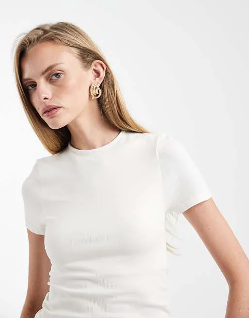 Кремовая укороченная футболка без бесшовного ребра с круглым вырезом и бюстгальтером ASOS Design
Кремовая укороченная футболка без бесшовного ребра с круглым вырезом и бюстгальтером ASOS Design