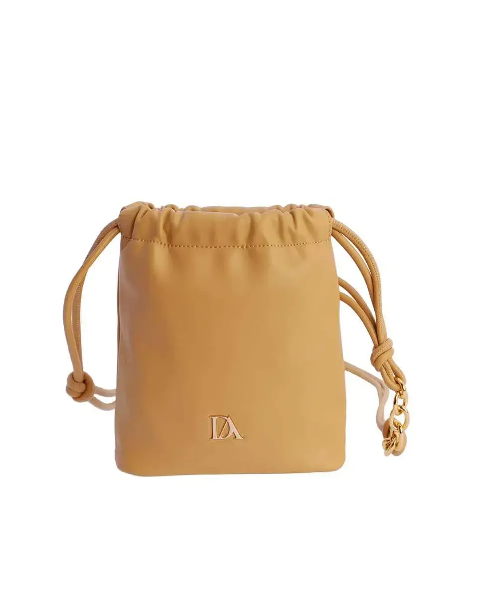 Женская сумка-бандо Салма белая с магнитной кнопкой Don Algodón, белый
Женская сумка-бандо Салма белая с магнитной кнопкой Don Algodón, белый