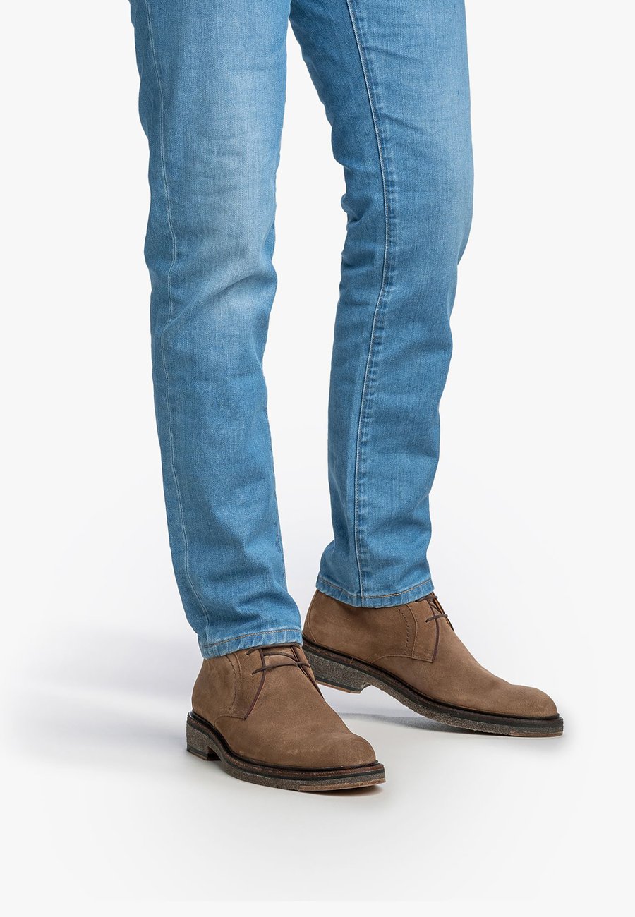 Ботинки Floris van Bommel Lace-up ankle boots, Cognac
Ботинки Floris van Bommel Lace-up ankle boots, Cognac