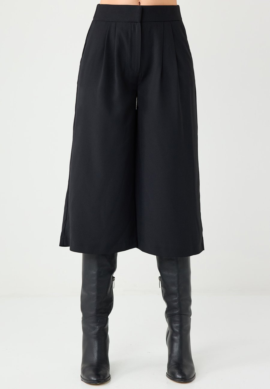 Шорты Jimmy Key RELAXED FIT WIDE SHORT, Black
Шорты Jimmy Key RELAXED FIT WIDE SHORT, Black