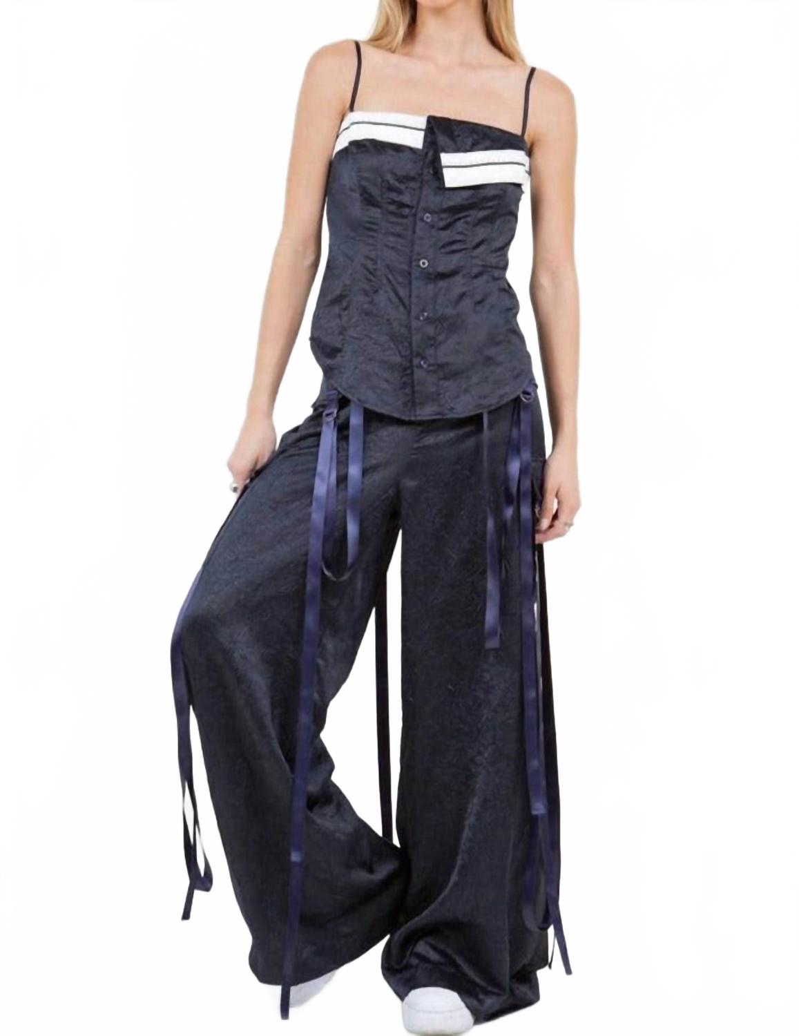 Темно-синие атласные брюки с жатым эффектом и несколькими бретелями WHITEROOM+CACTUS
Темно-синие атласные брюки с жатым эффектом и несколькими бретелями WHITEROOM+CACTUS