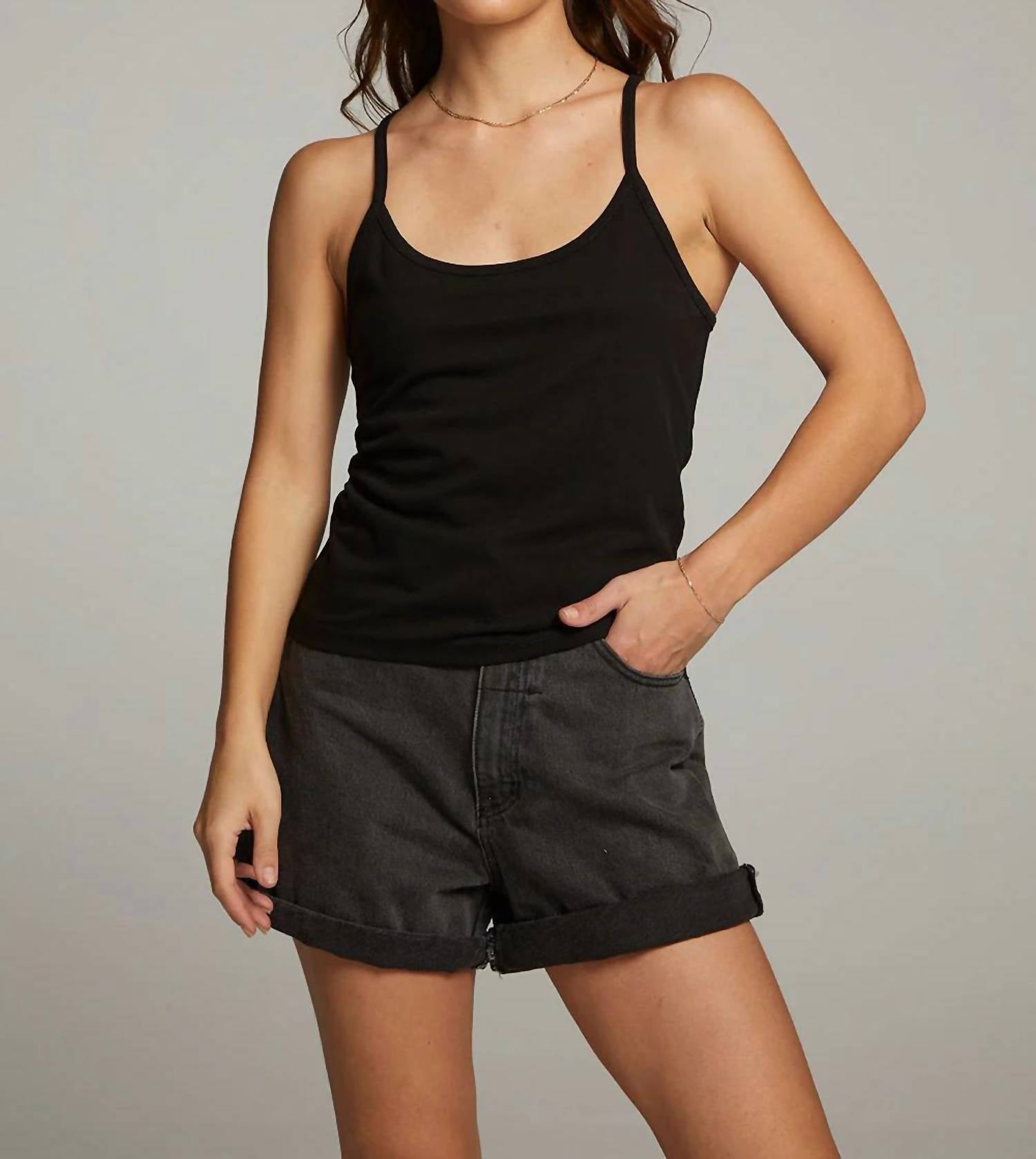 Струящаяся майка черного цвета Chaser
Струящаяся майка черного цвета Chaser