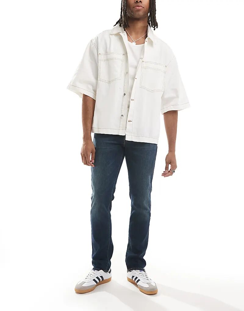 Джинсы Levi's 511 slim fit темного цвета
Джинсы Levi's 511 slim fit темного цвета