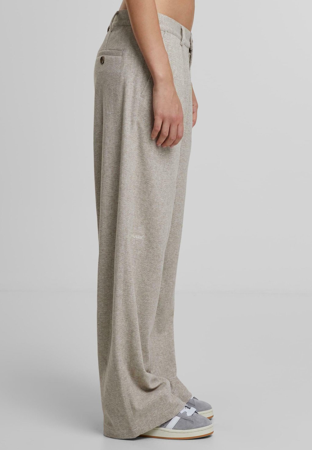 Брюки SOHO PLEATED PROHIBITED, бежевый
Брюки SOHO PLEATED PROHIBITED, бежевый