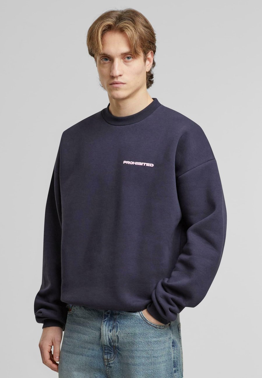 Толстовка PROHIBITED Sweatshirt, Midnight Grey/Grey
Толстовка PROHIBITED Sweatshirt, Midnight Grey/Grey