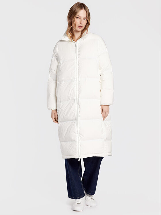 Пуховик стандартного кроя Calvin Klein, экрю
Пуховик стандартного кроя Calvin Klein, экрю
