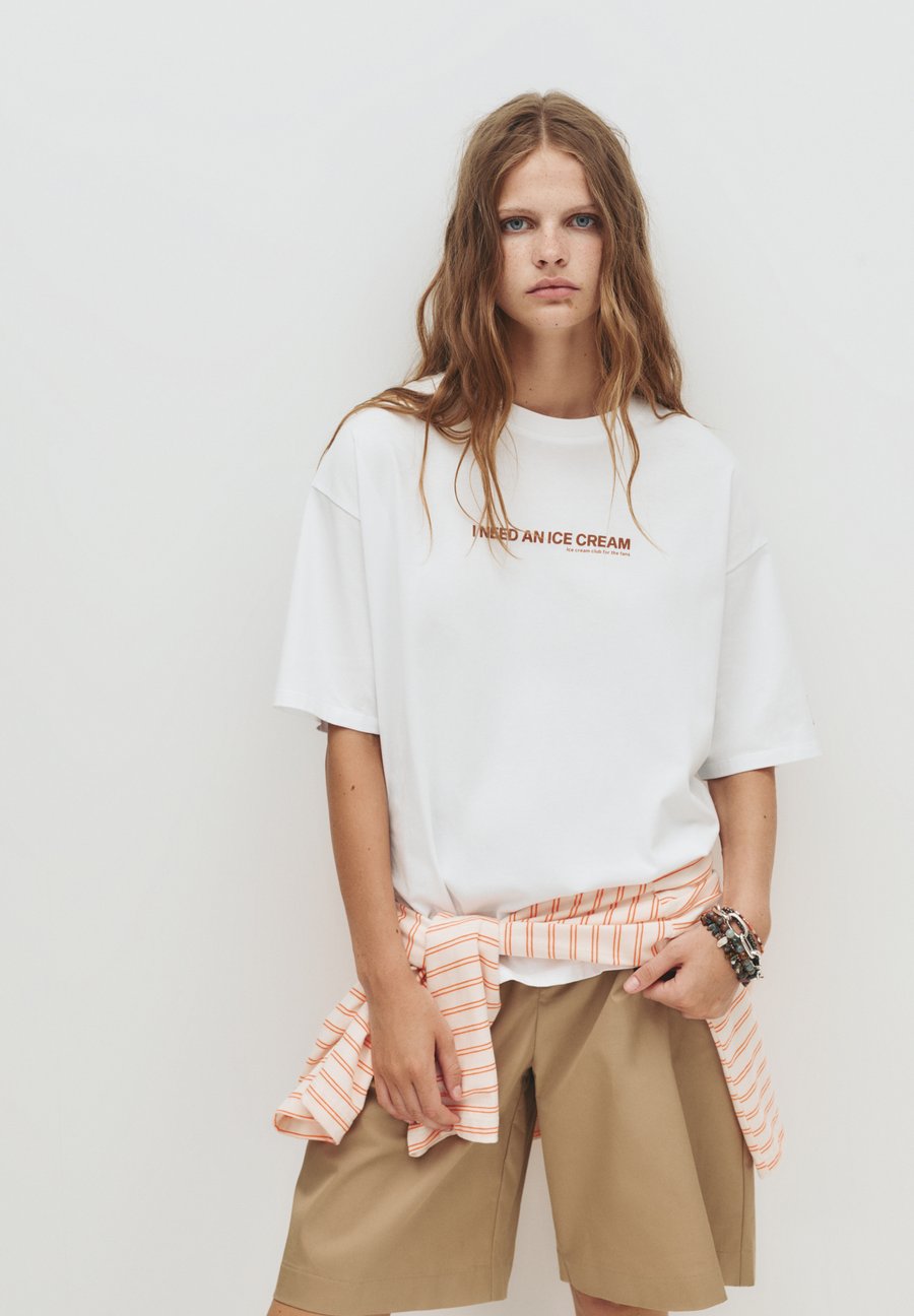 Футболка PULL&BEAR GRAPHIC , White
Футболка PULL&BEAR GRAPHIC , White