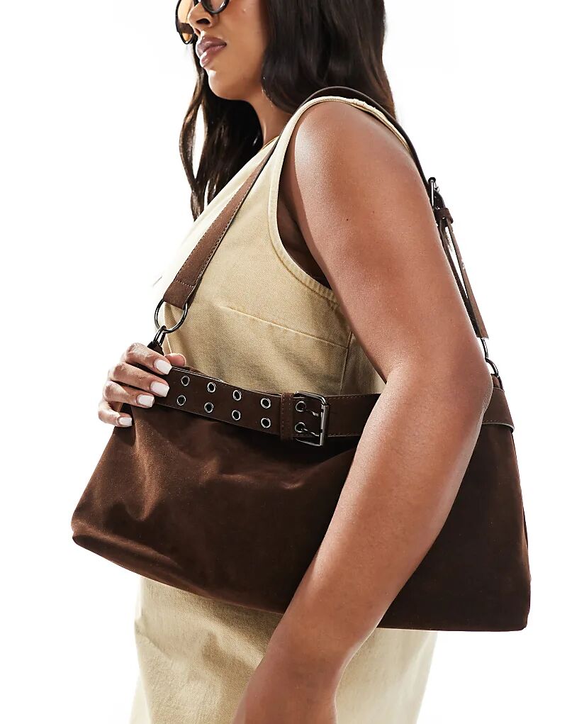 Гламурная сумка через плечо из искусственной замши с пряжками коричневого цвета
Гламурная сумка через плечо из искусственной замши с пряжками коричневого цвета