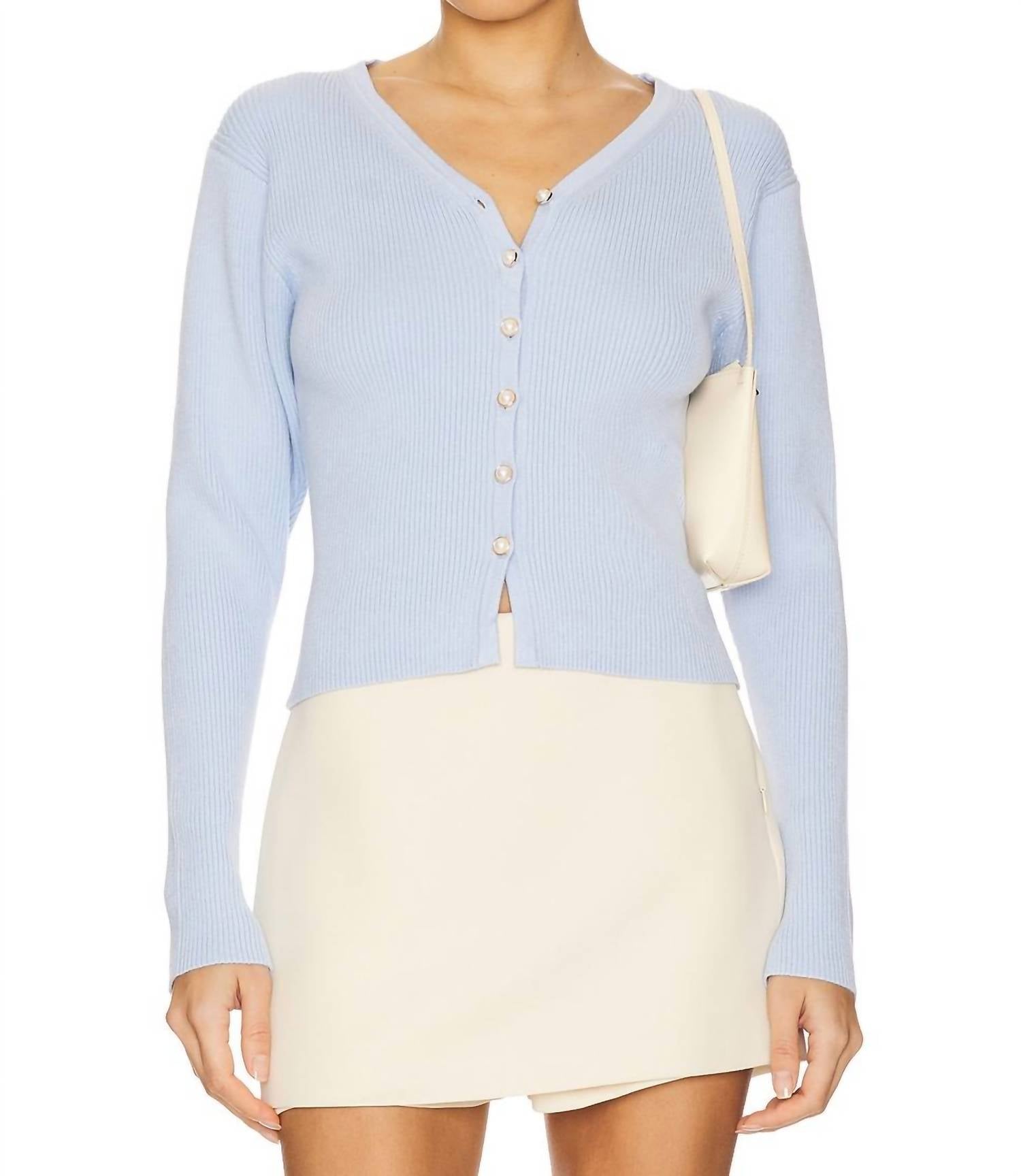 Кардиган Delynn в небесно-голубом цвете ASTR
Кардиган Delynn в небесно-голубом цвете ASTR