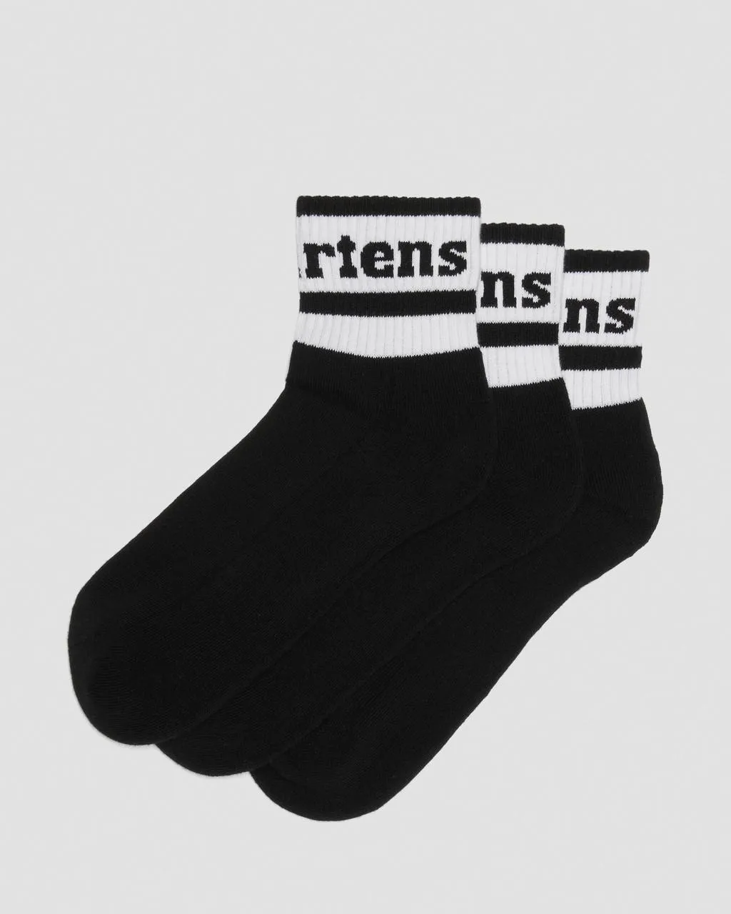 Комплект коротких носков из хлопковой смеси с логотипом Dr. Martens Athletic, три пары, цвет Black — Cotton Blend
Комплект коротких носков из хлопковой смеси с логотипом Dr. Martens Athletic, три пары, цвет Black — Cotton Blend