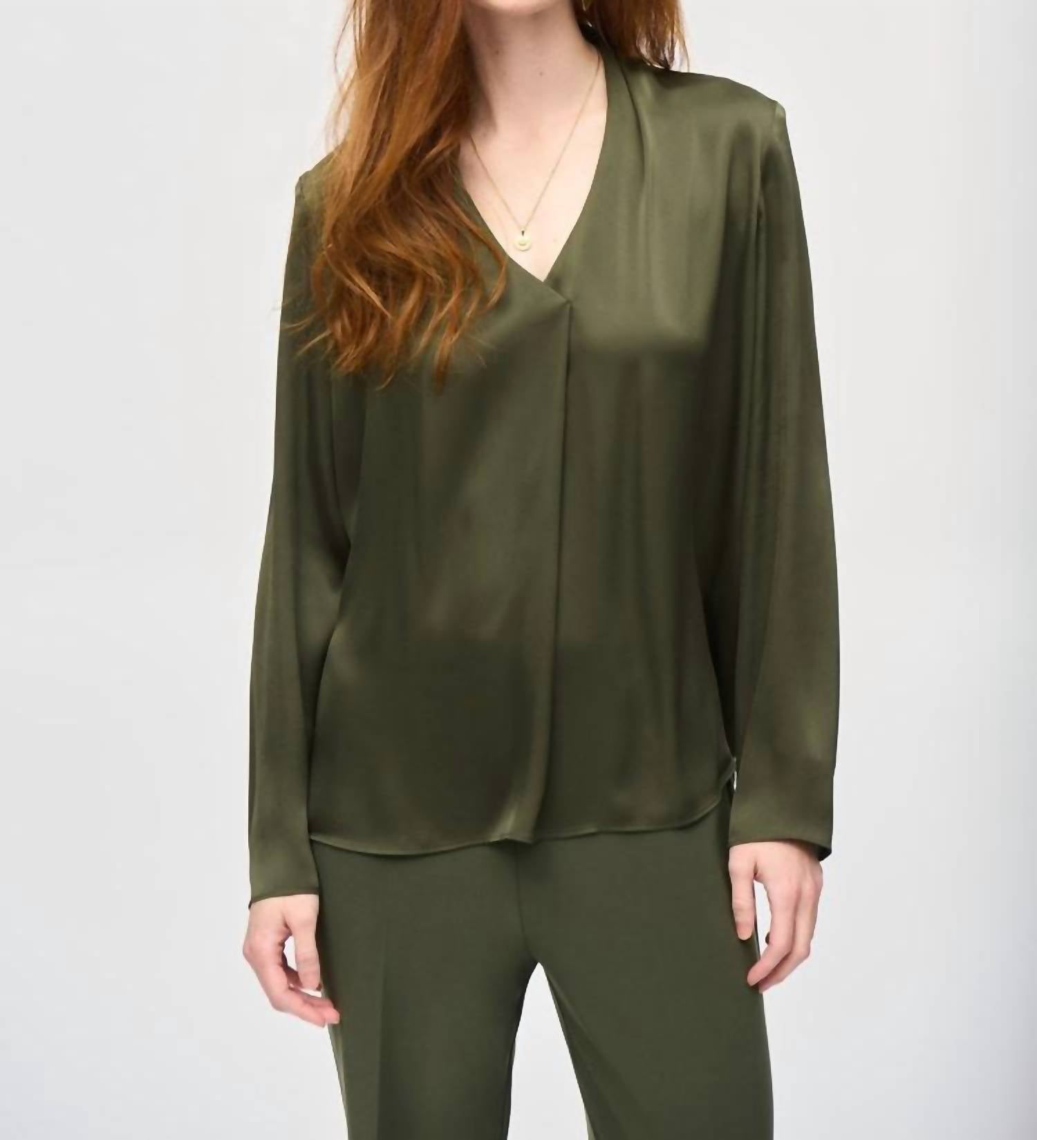 Атласный прямой топ в стиле Java Joseph Ribkoff
Атласный прямой топ в стиле Java Joseph Ribkoff