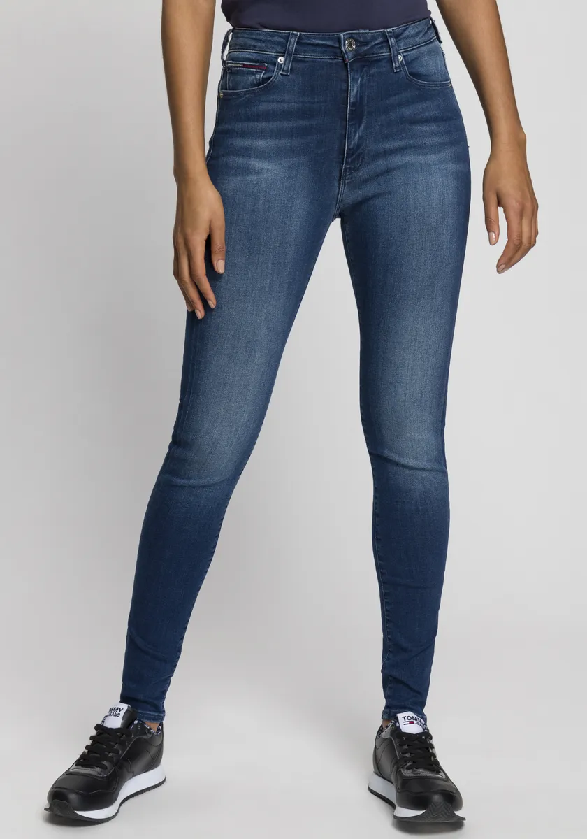 Джинсы скинни Tommy Jeans "SYLVIA HR SUPER SKNY", высококачественные материалы для удобной и идеальной посадки, цвет New Niceville Mid Blue
Джинсы скинни Tommy Jeans "SYLVIA HR SUPER SKNY", высококачественные материалы для удобной и идеальной посадки, цвет New Niceville Mid Blue
