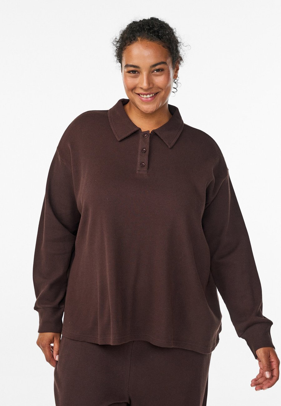 Поло Zizzi Polo shirt, Chocolate Plum/Dark Brown
Поло Zizzi Polo shirt, Chocolate Plum/Dark Brown