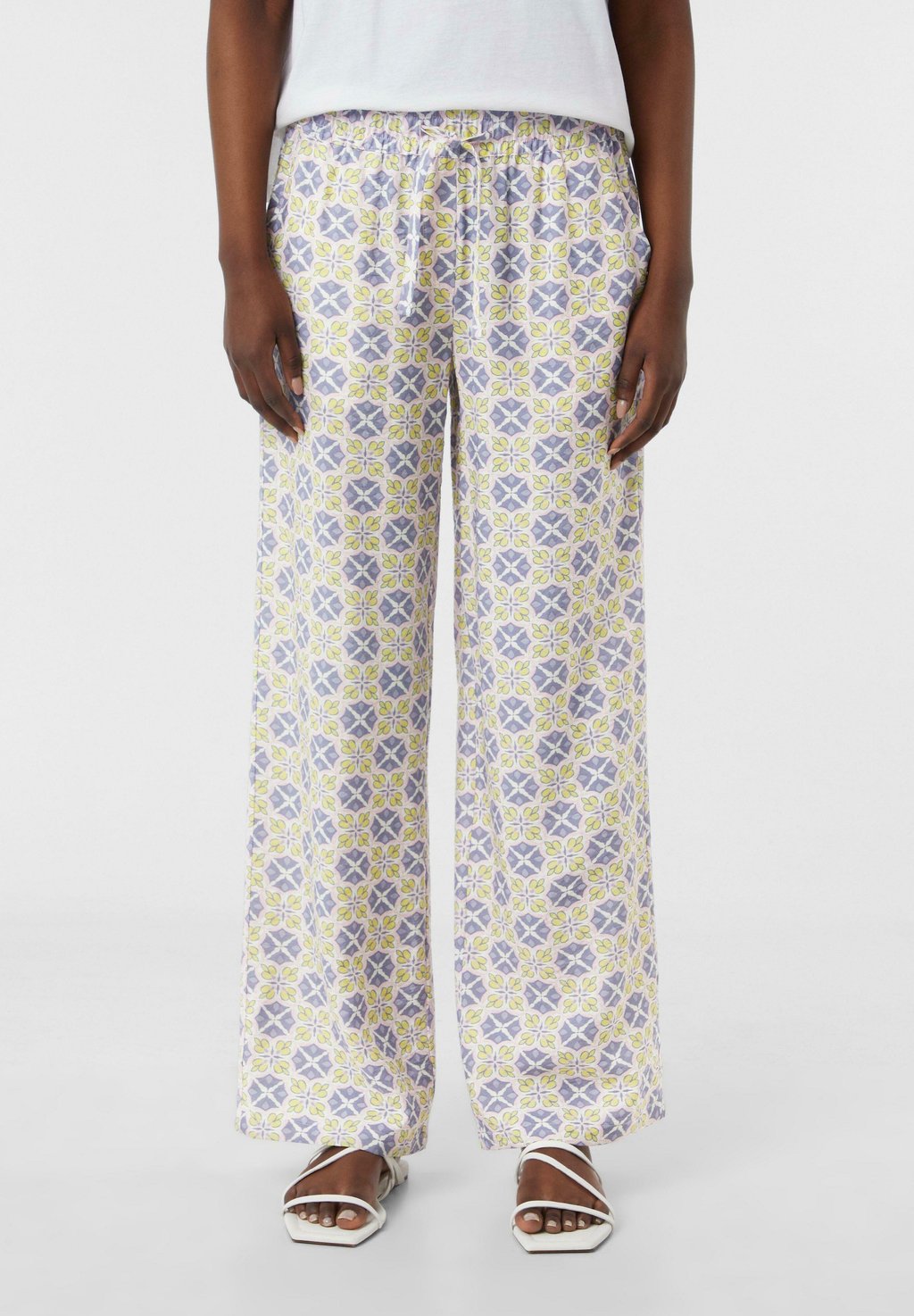 Брюки MIT ELASTIKBUND comma casual identity, светло-зеленый
Брюки MIT ELASTIKBUND comma casual identity, светло-зеленый