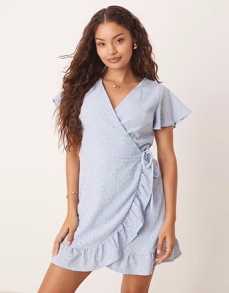 Мини-платье Vila Petite из джерси с вышивкой и запахом в цвете «Кентукки-синее»
Мини-платье Vila Petite из джерси с вышивкой и запахом в цвете «Кентукки-синее»