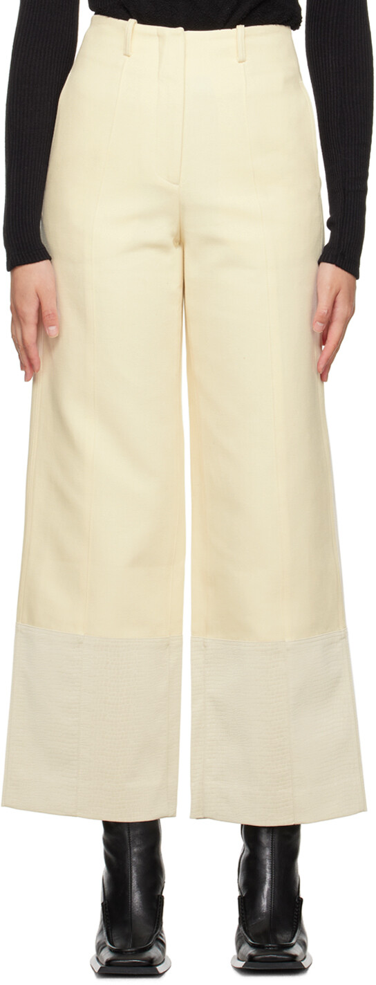 Белоснежные брюки с тиснением Kijun
Белоснежные брюки с тиснением Kijun