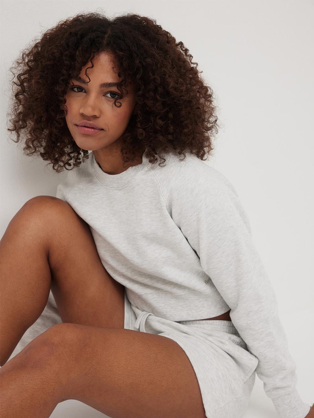 Женская укороченная толстовка Crown Eco-Fleece с круглым вырезом Bench., цвет light grey heather
Женская укороченная толстовка Crown Eco-Fleece с круглым вырезом Bench., цвет light grey heather
