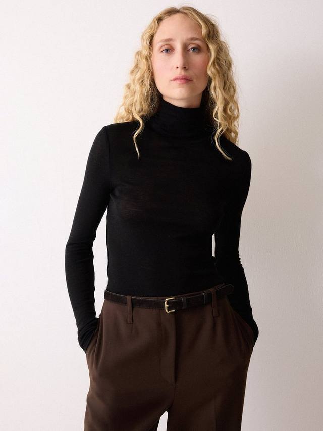 Топ поло с воротником-гольф из мериносовой шерсти Jigsaw, Black
Топ поло с воротником-гольф из мериносовой шерсти Jigsaw, Black