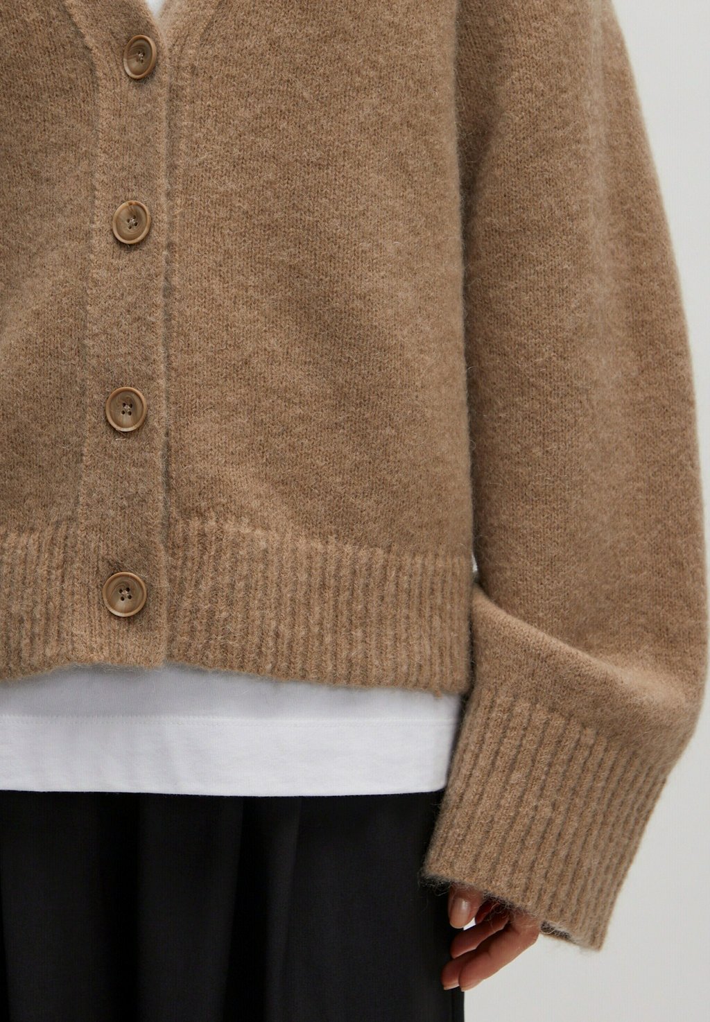 Кардиган ONORINA EDITED, коричневый
Кардиган ONORINA EDITED, коричневый