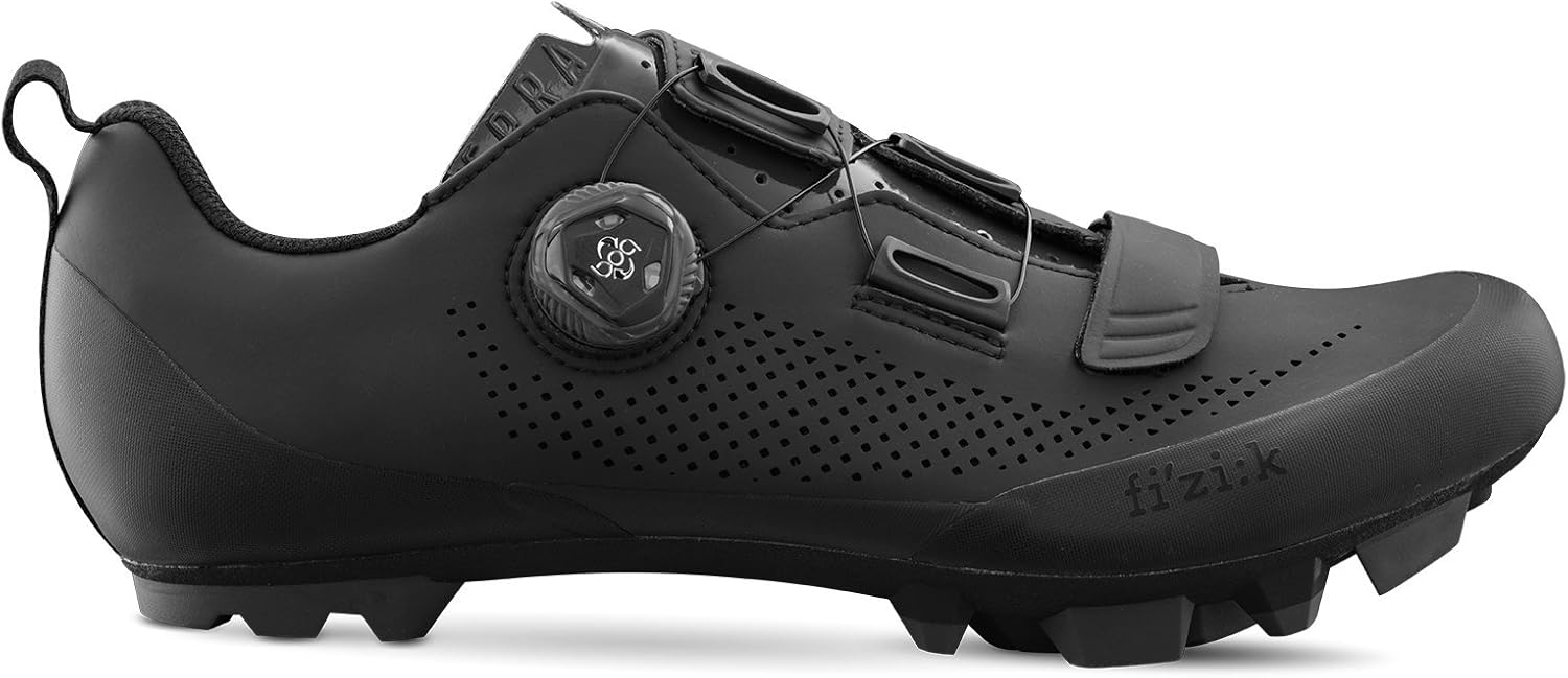 Велосипедные туфли Fizik X5 Terra для горного велосипеда - Адаптивная посадка, Карбоновое волокно, Туфли MTB из микротекса, черный
Велосипедные туфли Fizik X5 Terra для горного велосипеда - Адаптивная посадка, Карбоновое волокно, Туфли MTB из микротекса, черный