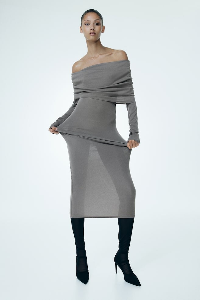 Платье с открытыми плечами и отложным подолом H&M, серый
Платье с открытыми плечами и отложным подолом H&M, серый