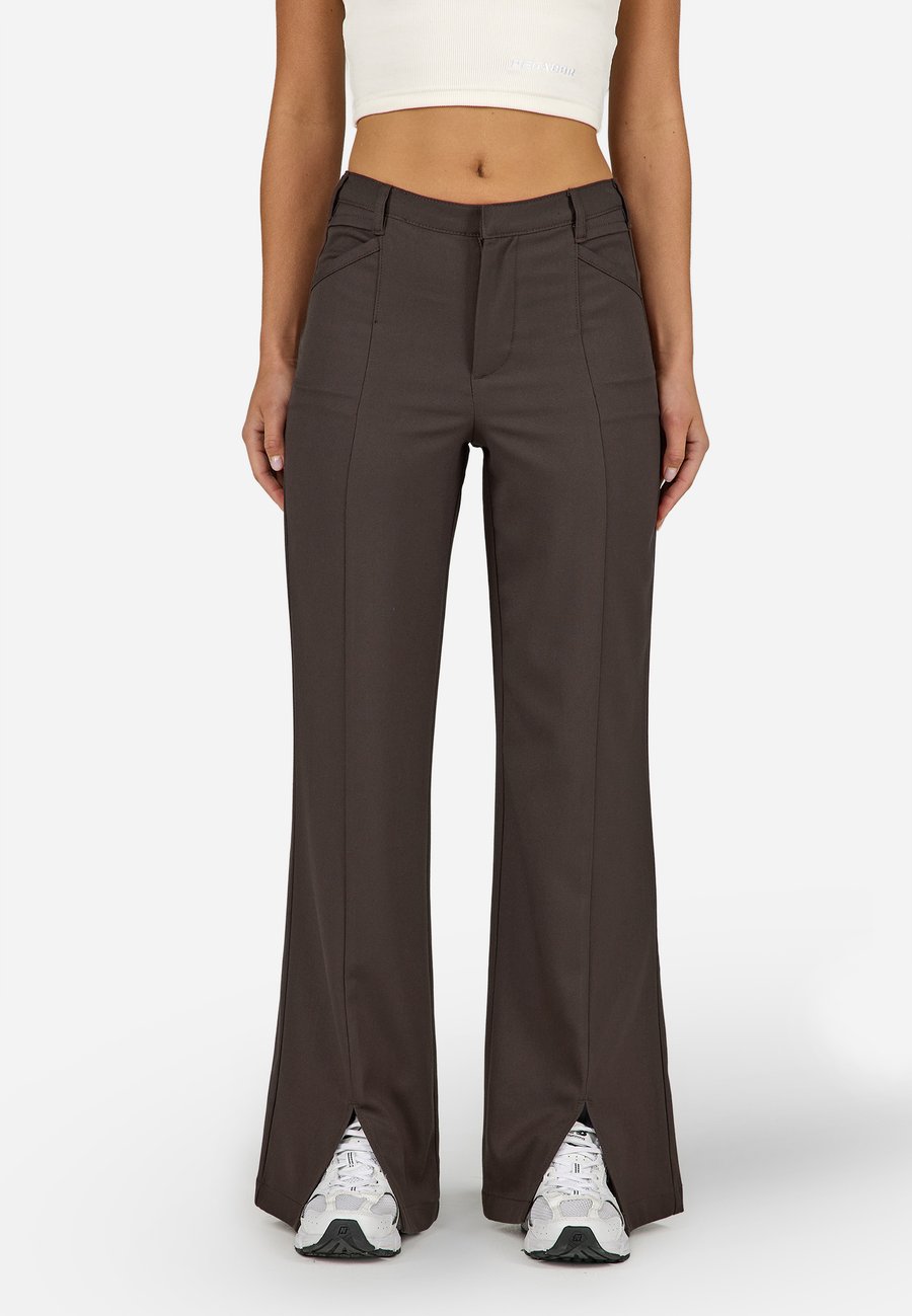 Брюки Pegador BOLOGNA SUIT PANTS, Walnut Brown/Brown
Брюки Pegador BOLOGNA SUIT PANTS, Walnut Brown/Brown