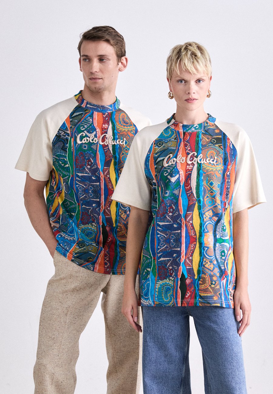 Футболка Carlo Colucci UNISEX, Offwhite/White
Футболка Carlo Colucci UNISEX, Offwhite/White