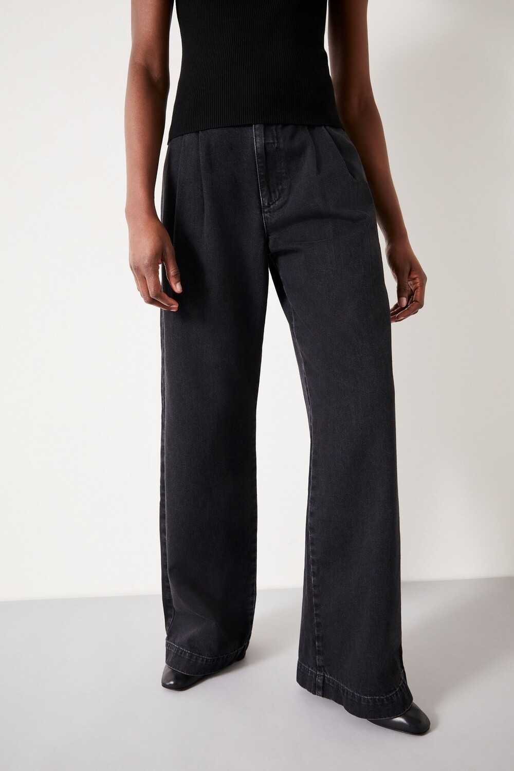 Джинсы Lya с широкими штанинами и складками Hush, черный
Джинсы Lya с широкими штанинами и складками Hush, черный