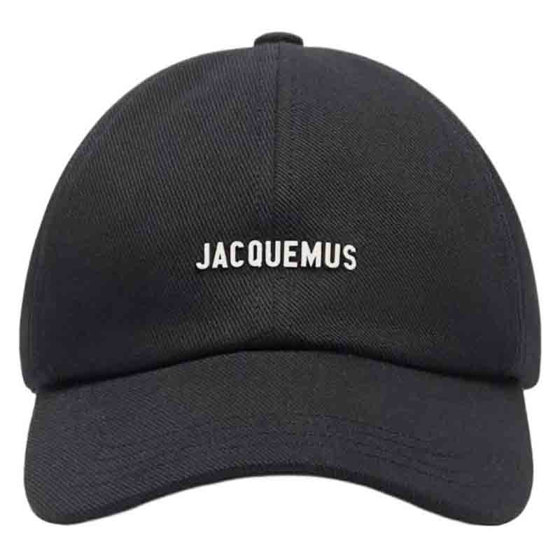 Бейсболка Gadjo Logo с пластиной Jacquemus
Бейсболка Gadjo Logo с пластиной Jacquemus