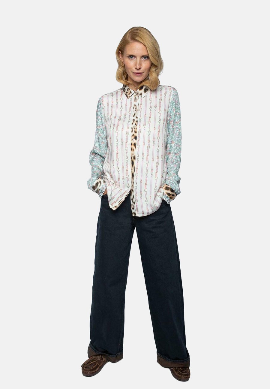 Блуза Emily van den Bergh Button-down blouse, Rose Peach Belts/Multi-Coloured
Блуза Emily van den Bergh Button-down blouse, Rose Peach Belts/Multi-Coloured