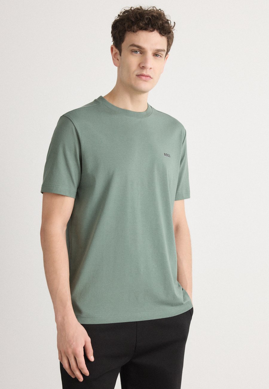 Футболка BOSS TEE, Open Green/Green
Футболка BOSS TEE, Open Green/Green