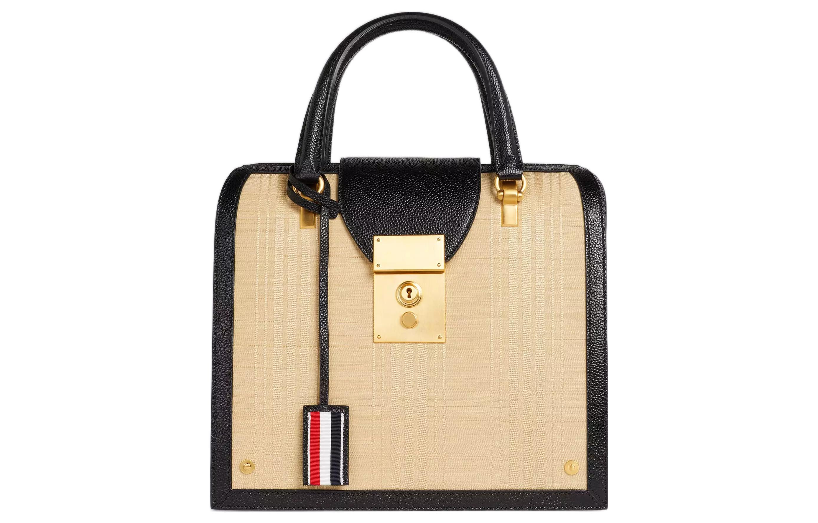 THOM BROWNE Сумка женская Satin Logo Calfskin Gold/Black
THOM BROWNE Сумка женская Satin Logo Calfskin Gold/Black