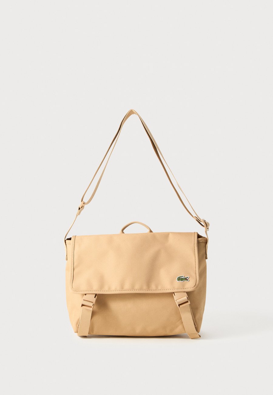 Сумка кросс-боди Lacoste MESSENGER BAG UNISEX, Tan
Сумка кросс-боди Lacoste MESSENGER BAG UNISEX, Tan