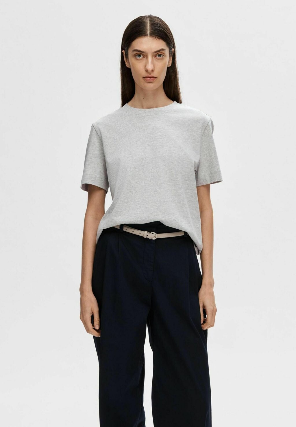 Базовая футболка BOXY FIT Selected Femme, цвет light grey melange
Базовая футболка BOXY FIT Selected Femme, цвет light grey melange