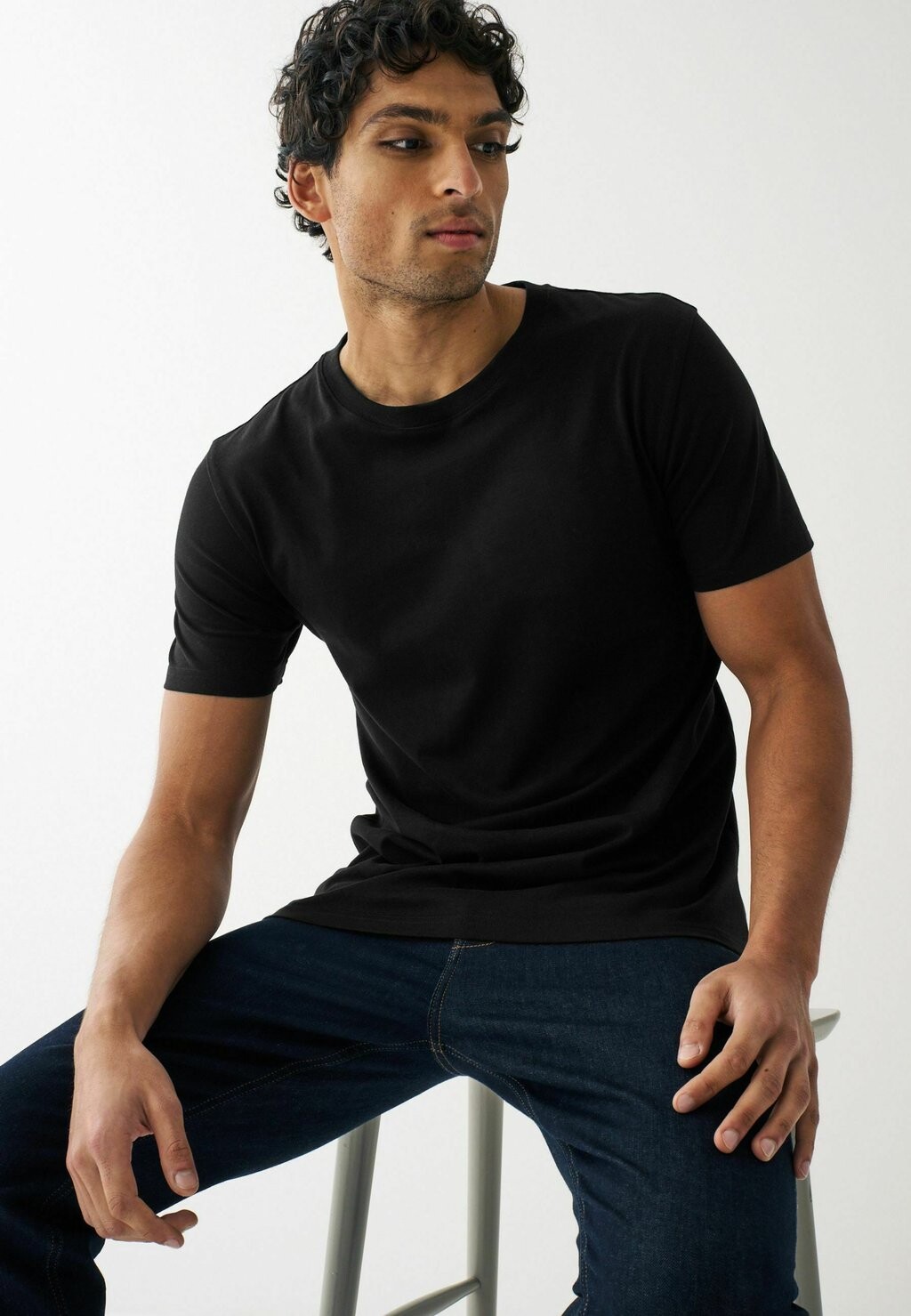 Базовая футболка Next, черная сланцево-серая меланжевая белая темно-синяя 6 Pack