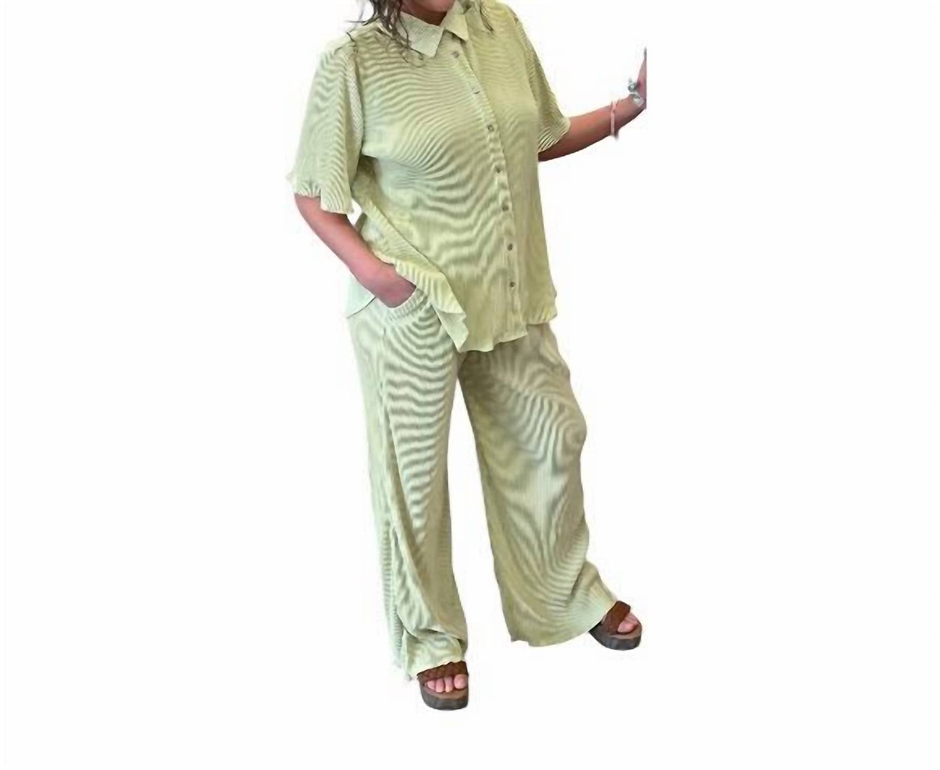 Плиссированная блуза на пуговицах с брюками в цвете лайм SHE + SKY, Lime
Плиссированная блуза на пуговицах с брюками в цвете лайм SHE + SKY, Lime