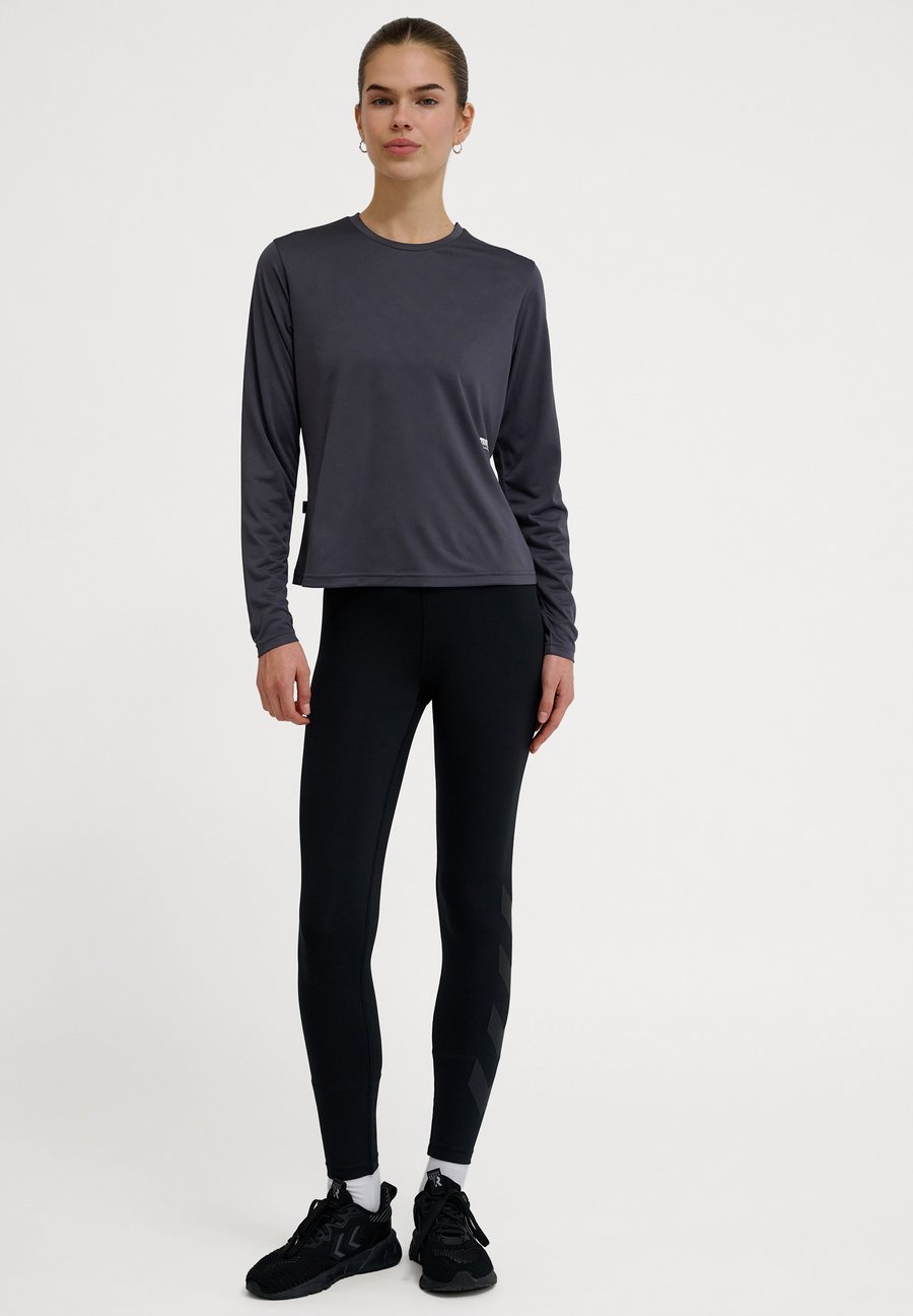 Топ Hummel HMLPULSE WORKOUT, Ebony/Black
Топ Hummel HMLPULSE WORKOUT, Ebony/Black