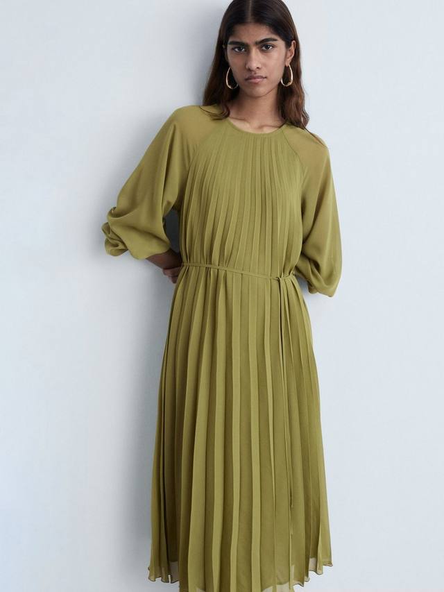 Плиссированное платье с поясом-бантом от dalia Mango, цвет Olive Green
Плиссированное платье с поясом-бантом от dalia Mango, цвет Olive Green