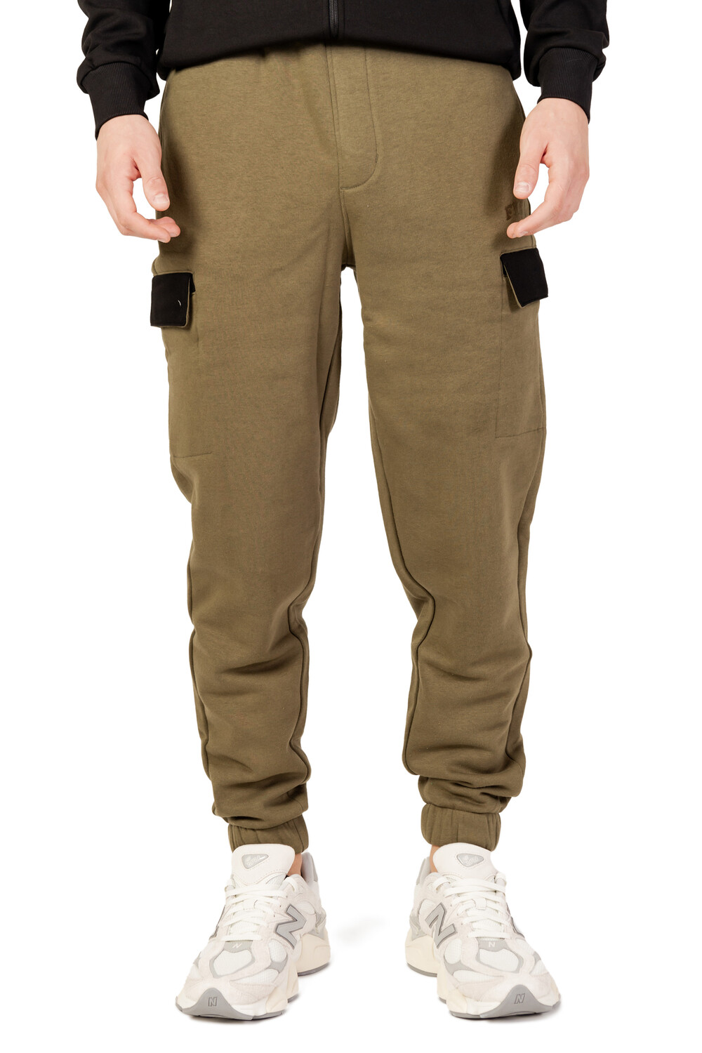 Брюки мужские Fila с накладными карманами, зеленый
Брюки мужские Fila с накладными карманами, зеленый