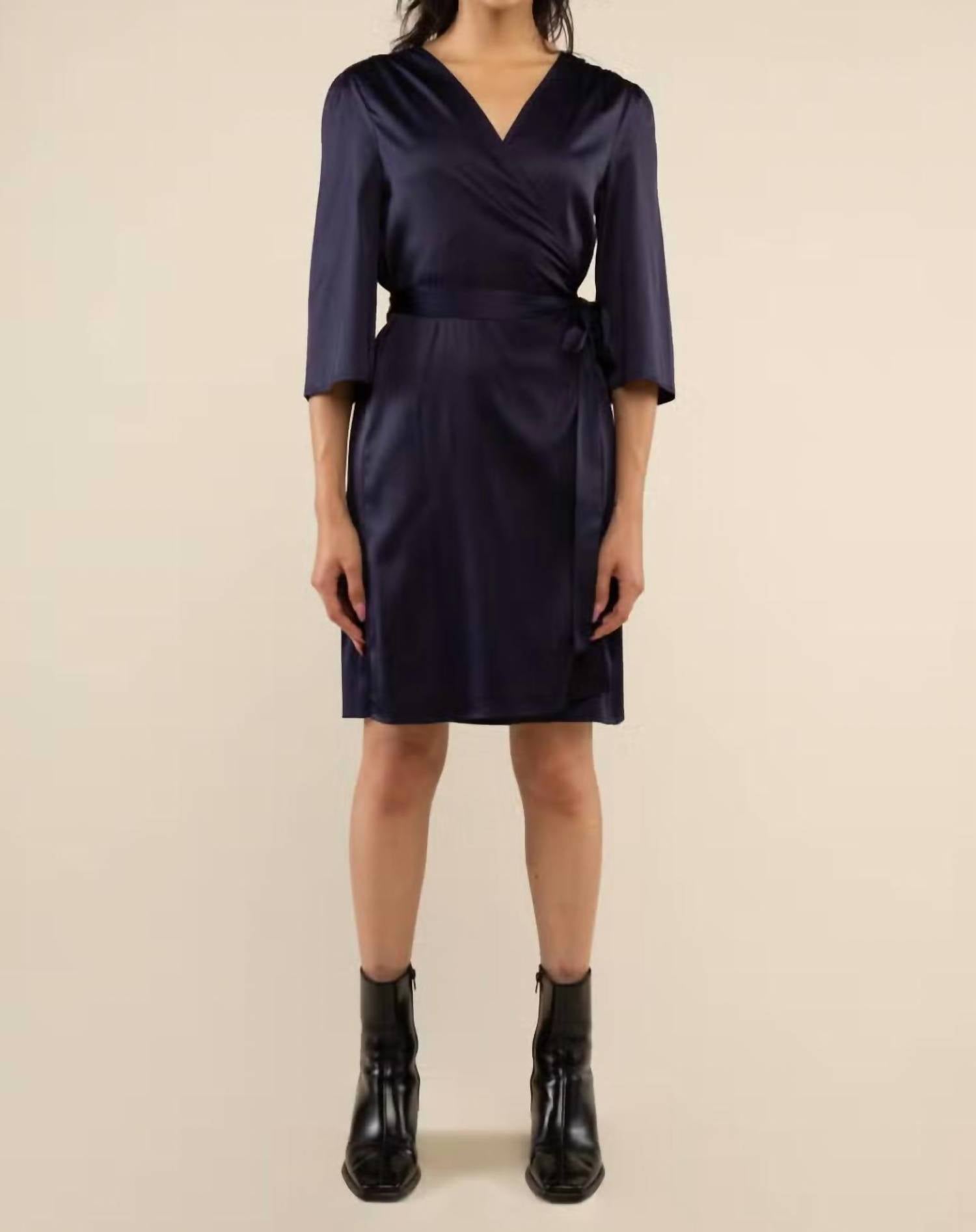 Платье Лукаса в полночь nlt, цвет midnight
Платье Лукаса в полночь nlt, цвет midnight