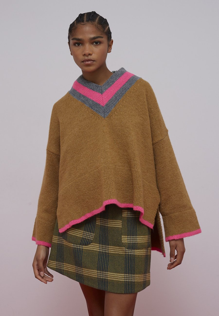 Джемпер Dr. Bloom HUG, Camel
Джемпер Dr. Bloom HUG, Camel