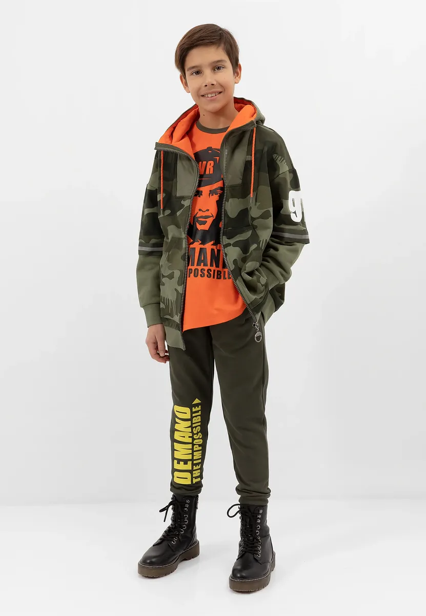 Брюки из ткани Gulliver с цветным шрифтовым принтом, хаки
Брюки из ткани Gulliver с цветным шрифтовым принтом, хаки