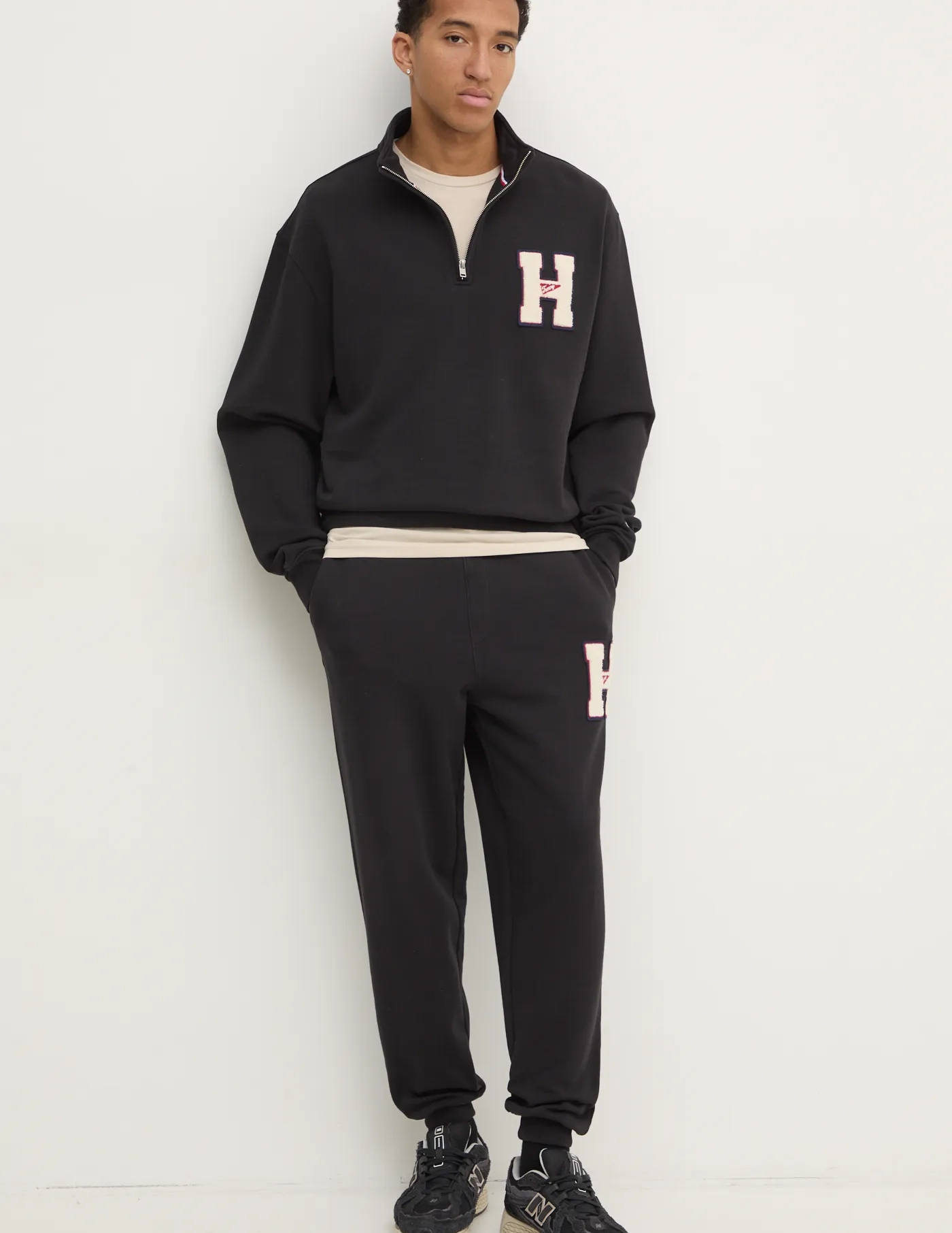 Хлопковые спортивные штаны Tommy Jeans, черный
Хлопковые спортивные штаны Tommy Jeans, черный