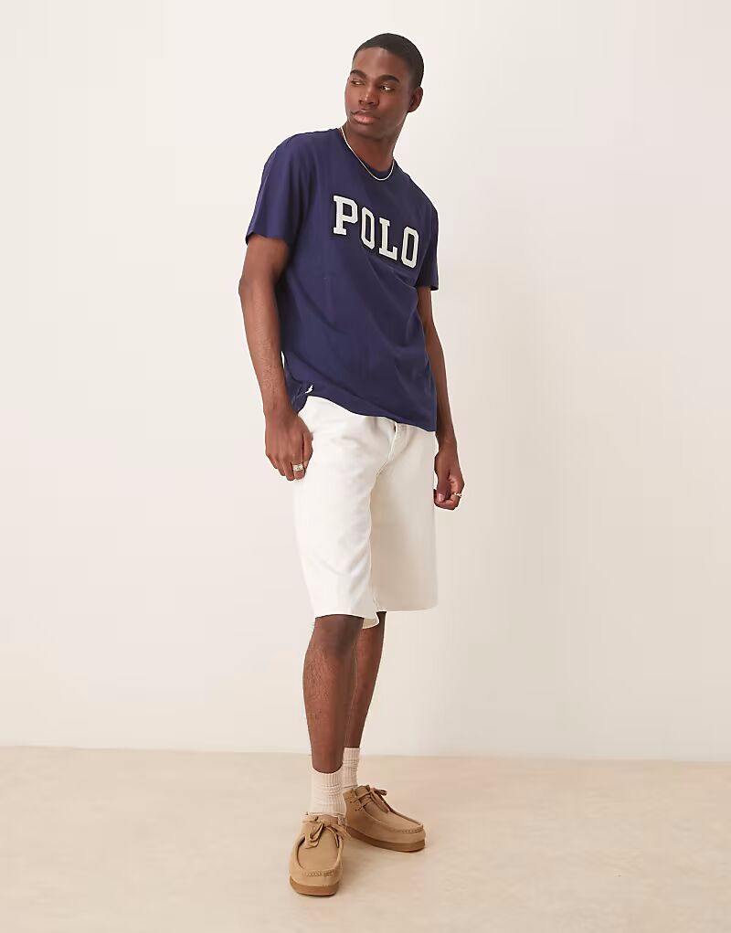 Свободные шорты Calvin Klein Jeans белого цвета
Свободные шорты Calvin Klein Jeans белого цвета