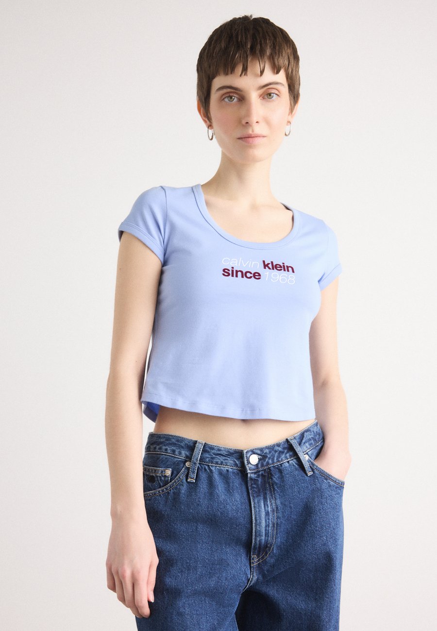Футболка Calvin Klein Jeans BABY TEE, Moderate Blue/Blue, Синий, Футболка Calvin Klein Jeans BABY TEE, Moderate Blue/Blue
Футболка Calvin Klein Jeans BABY TEE, Moderate Blue/Blue, Синий, Футболка Calvin Klein Jeans BABY TEE, Moderate Blue/Blue