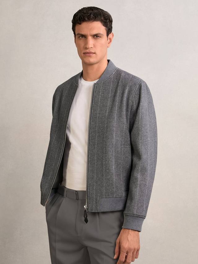 Бомбер Baddow из шерстяной смеси Reiss
Бомбер Baddow из шерстяной смеси Reiss