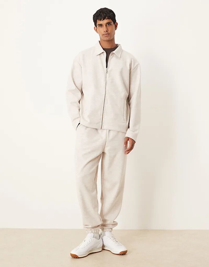 Плотные зауженные книзу брюки-джоггеры ASOS DESIGN из ткани в стиле «скуба» овсяного меланжевого цвета
Плотные зауженные книзу брюки-джоггеры ASOS DESIGN из ткани в стиле «скуба» овсяного меланжевого цвета